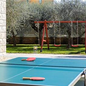 6 bedroom villa with pool near Pula, sleeps 12